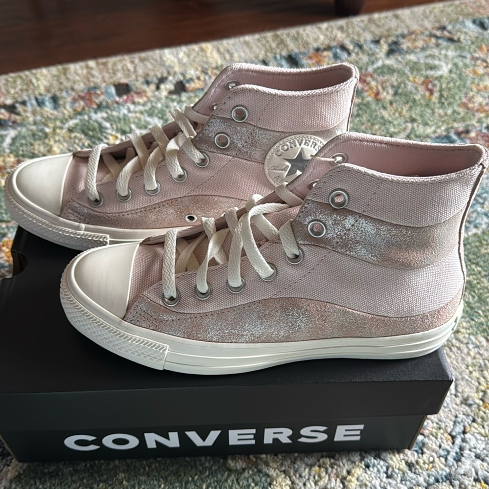 CONVERSE WOMENS HIGH TOPS…NWT…Chuck Taylor All Star Suede Shimmer…IN SZ 7.5!!!